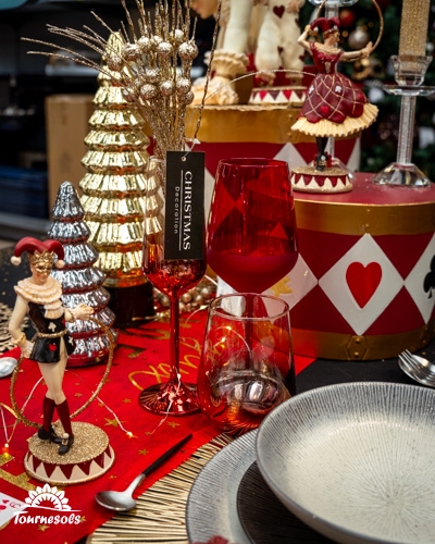 Décoration de Noël chic avec thème Renaissance italienne et ornementations baroques.